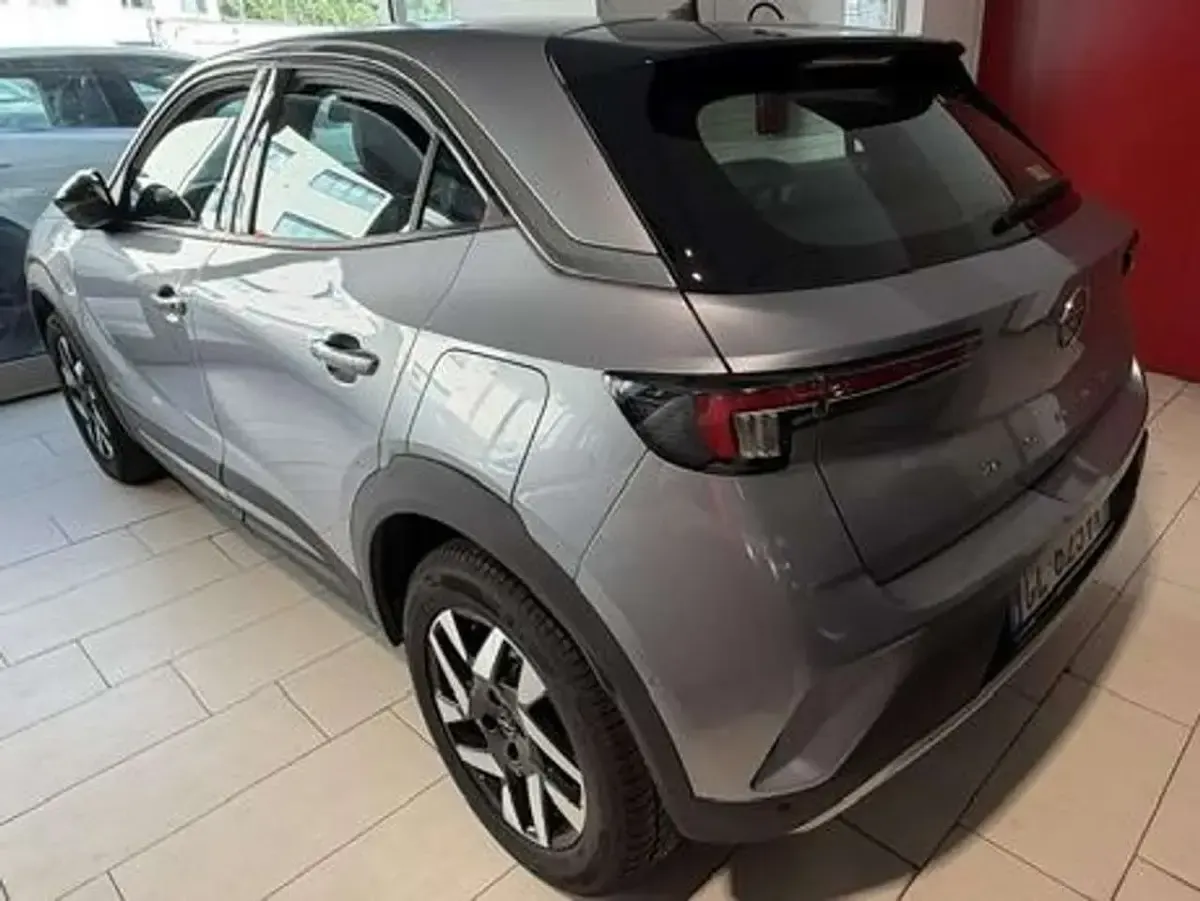 Usata Opel Mokka Elegance 101 CV (74 kW) 2023 Argento SUV