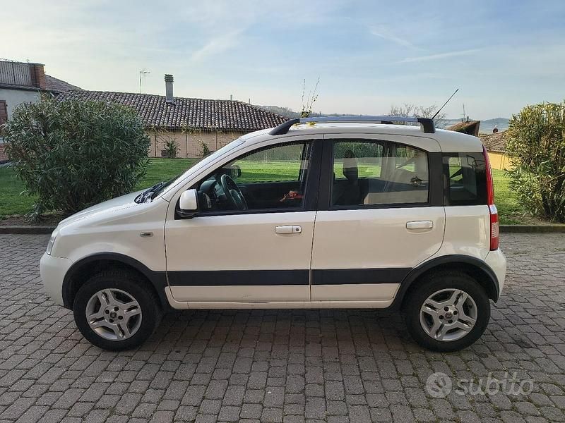 Usata Fiat Panda 4x4 Climbing 75 CV (55 kW) 2012 Bianco Utilitaria