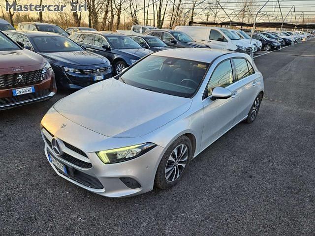 Usata Mercedes A180 116 CV (85 kW) 2022 Argento Berlina