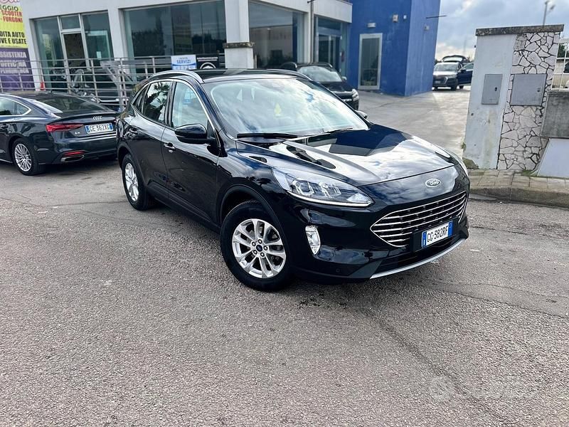 Usado Ford Kuga Business Edition 120 CV (88 kW) 2021 Negro SUV