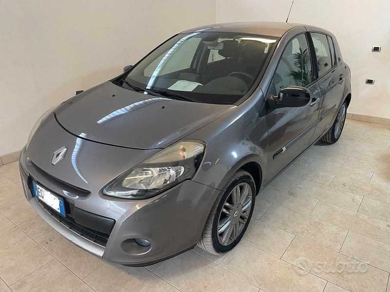 Usata Renault Clio II 103 CV (75 kW) 2011 Grigio Berlina