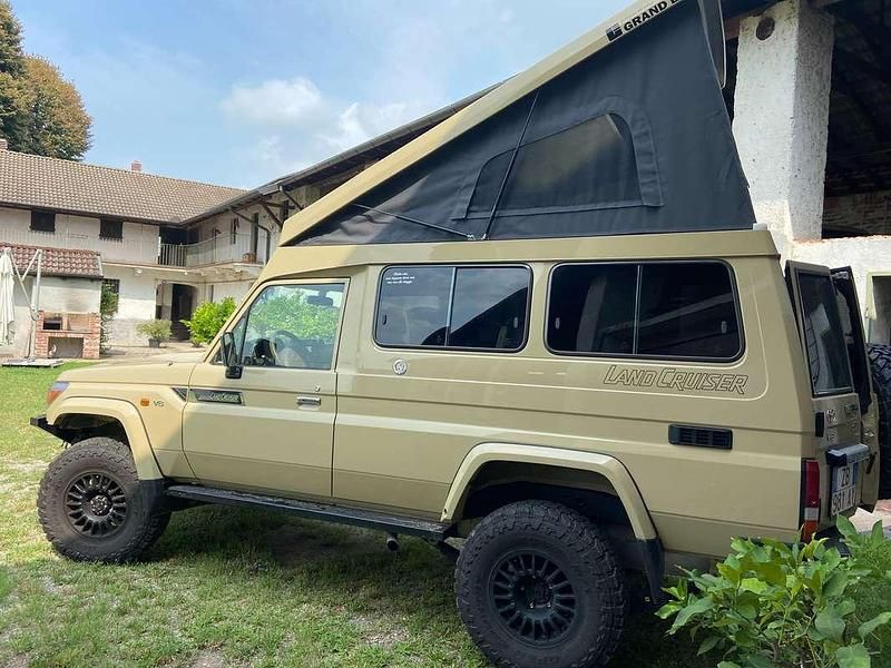 Usado Toyota Land Cruiser 204 CV (150 kW) 2022 Beige SUV