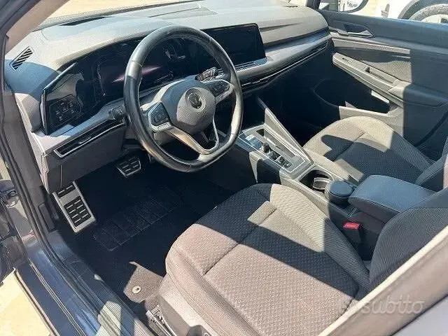 Usata VW Golf VIII Life 150 CV (110 kW) 2022 Grigio Berlina
