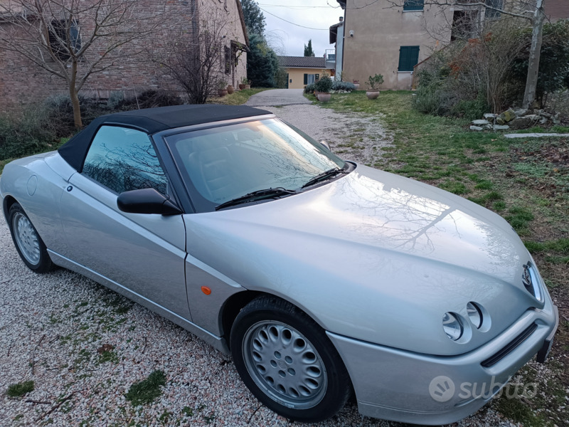 Usato 1996 Alfa Romeo Spider 2.0 Benzin 150 CV (12.800 €)