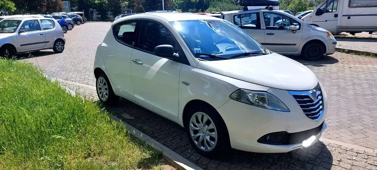 Usata Lancia Ypsilon Silver 69 CV (50 kW) 2013 Bianco Utilitaria
