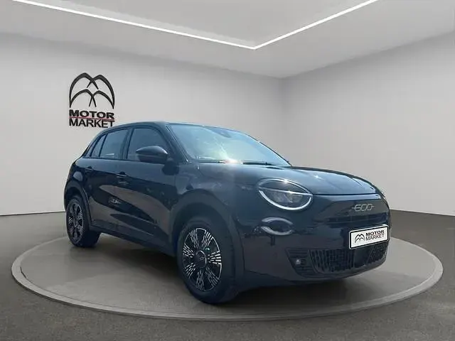 Usata Fiat 600 Pop 136 CV (100 kW) 2025 Nero / black SUV