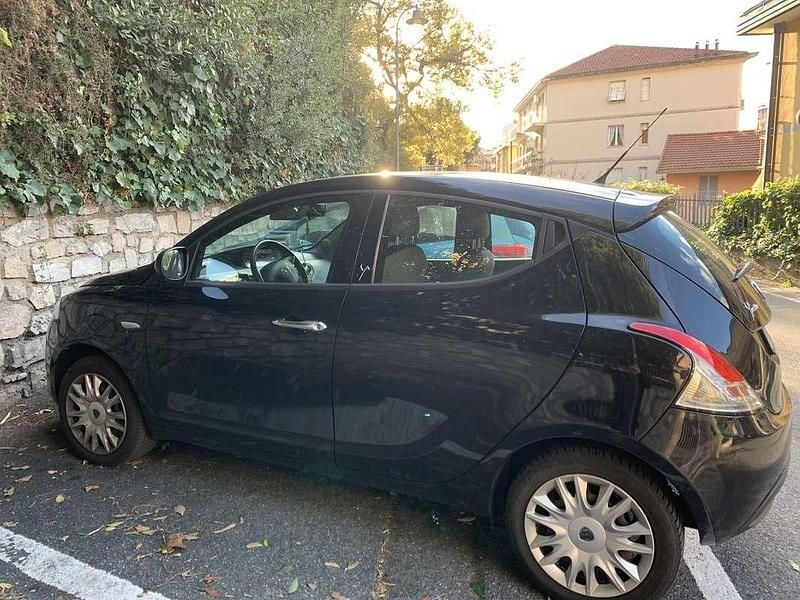 Usata Lancia Ypsilon Silver 69 CV (50 kW) 2016 Utilitaria