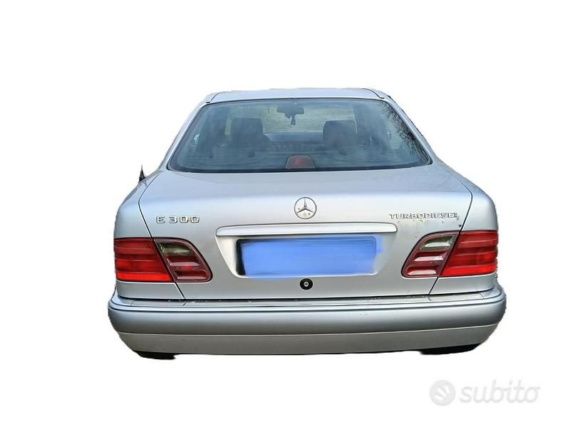 Usata Mercedes E300 Avantgarde 129 CV (94 kW) 1996 Grigio Berlina