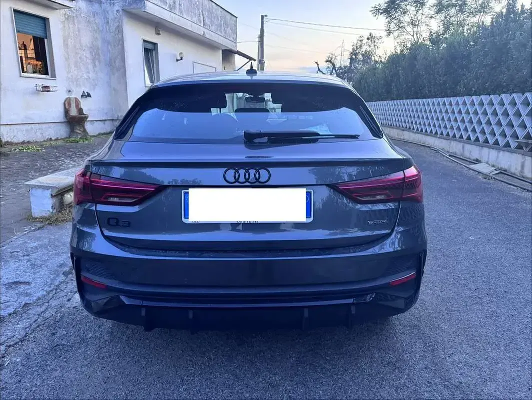 Usata Audi Q3 Sportback Ambiente 190 CV (139 kW) 2024 Grigio SUV