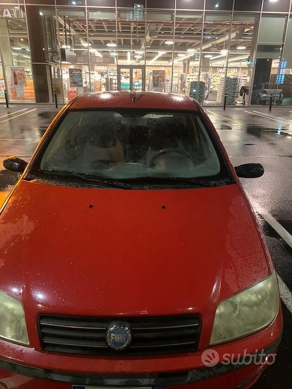 Usata Fiat Punto 105 CV (77 kW) 2005 Rosso Berlina