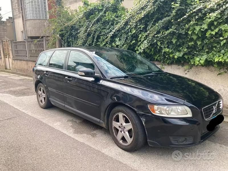 Usata Volvo V50 115 CV (84 kW) 2010 Nero Station wagon
