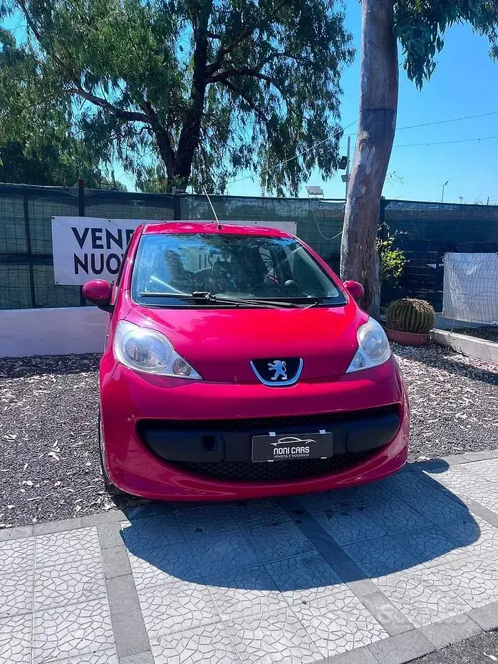 Usata Peugeot 107 68 CV (50 kW) 2006 Rosso Utilitaria