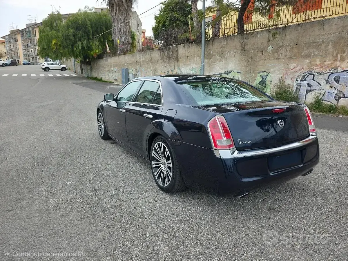 Usata Lancia Thema 239 CV (175 kW) 2012 Blu Berlina