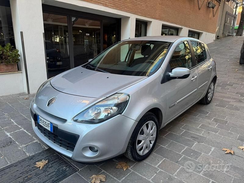 Usata Renault Clio IV Dynamique 75 CV (55 kW) 2014 Grigio Utilitaria