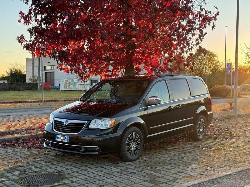 Usata Lancia Voyager Platinum 177 CV (130 kW) 2015 Nero Monovolume