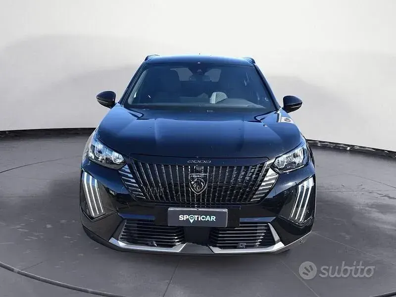 Usata Peugeot 2008 Allure 101 CV (74 kW) 2025 Nero SUV