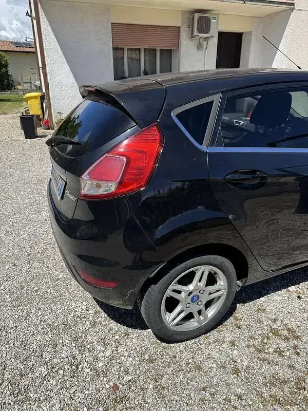 Usata Ford Fiesta Titanium 75 CV (55 kW) 2014 Utilitaria