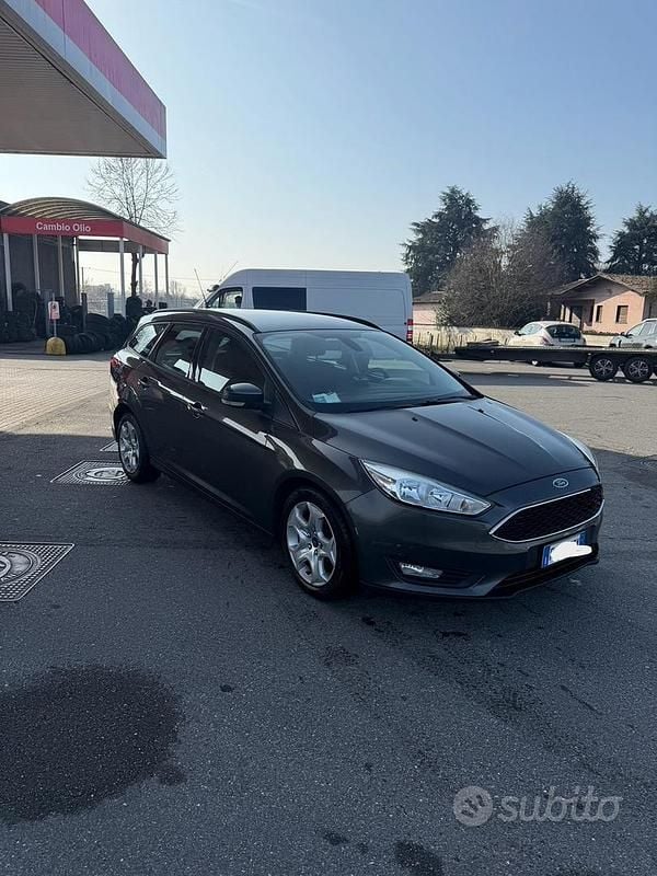 Usata Ford Focus 120 CV (88 kW) 2015 Grigio Station wagon