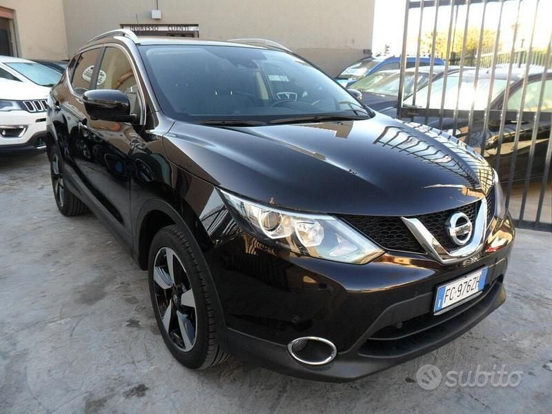 Usata Nissan Qashqai N-Connecta 130 CV (95 kW) 2016 Grigio SUV