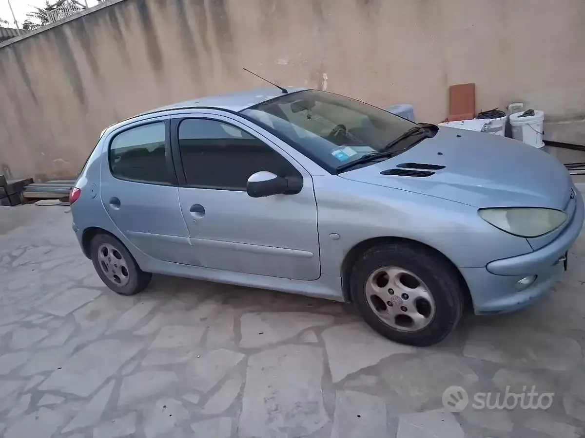 Usata Peugeot 206 90 CV (66 kW) 2002 Grigio Berlina