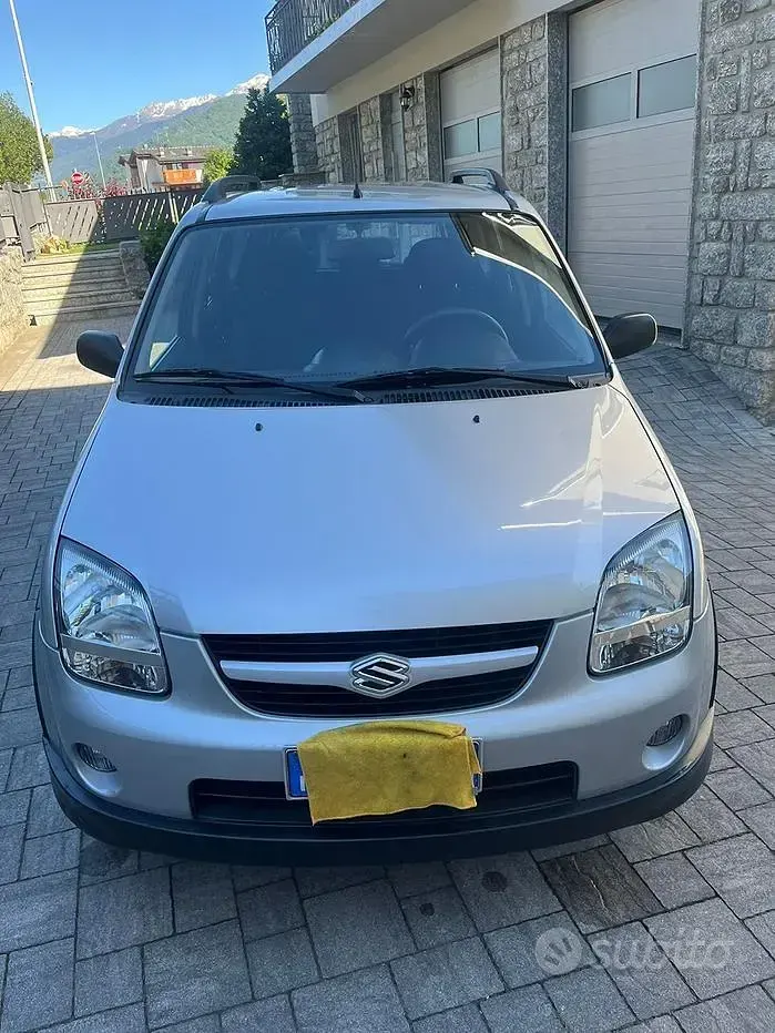 Usado Suzuki Ignis 99 CV (72 kW) 2005 Gris Utilitario