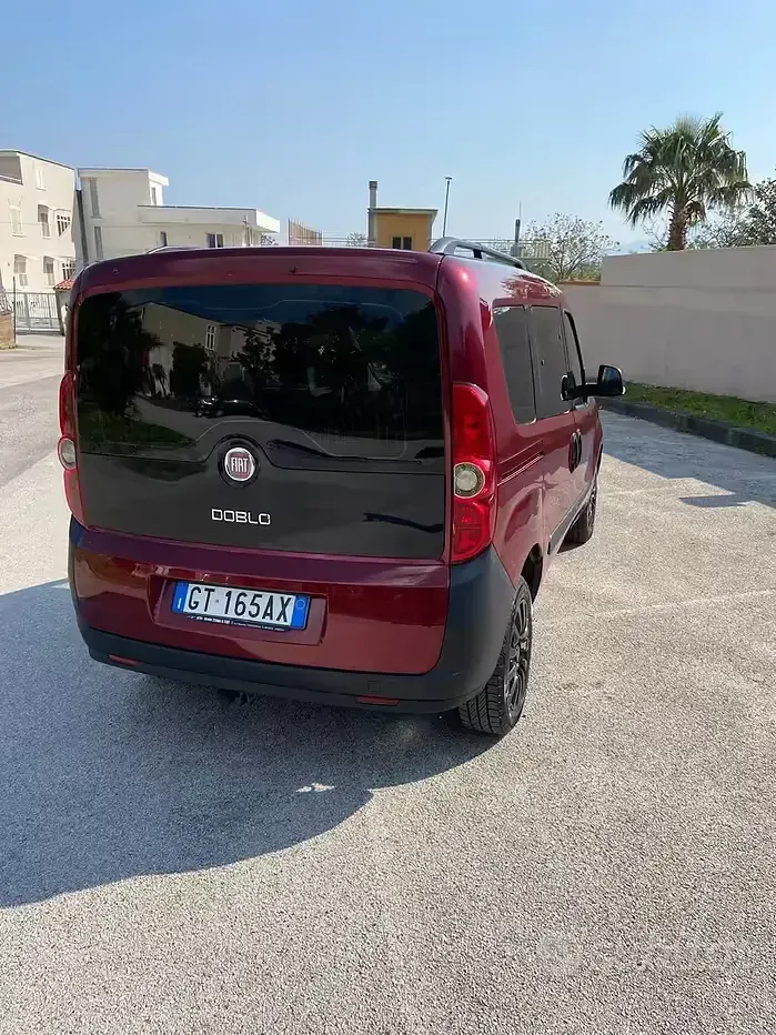 Usata Fiat Doblò 95 CV (69 kW) 2024 Rosso Monovolume