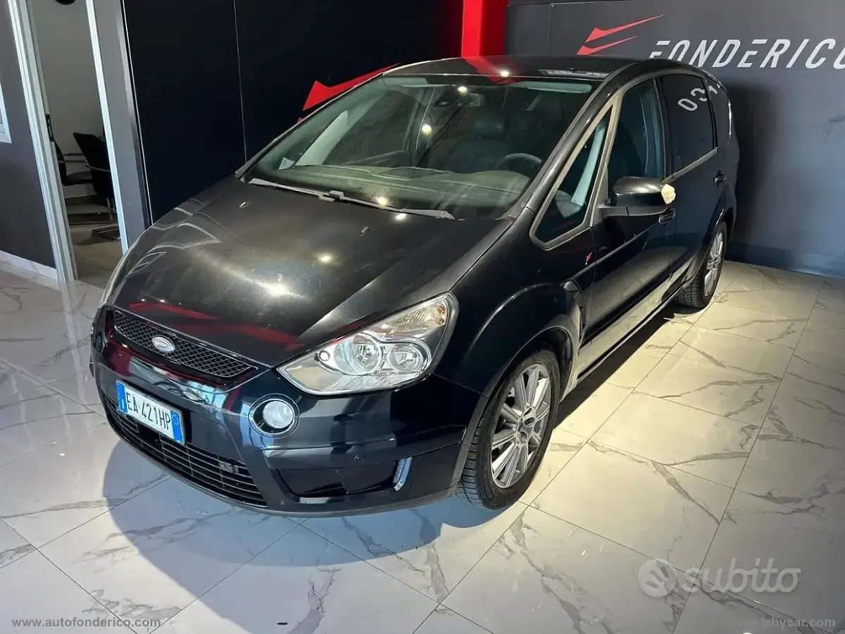 Usata Ford S-MAX Titanium 140 CV (102 kW) 2009 Bianco Monovolume