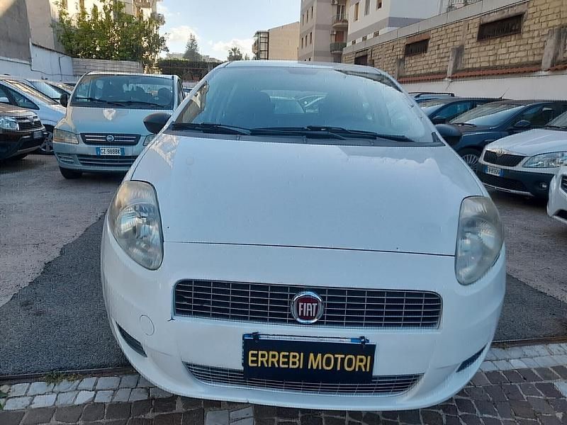Usata Fiat Grande Punto Dynamic 69 CV (50 kW) 2009 Bianco Utilitaria