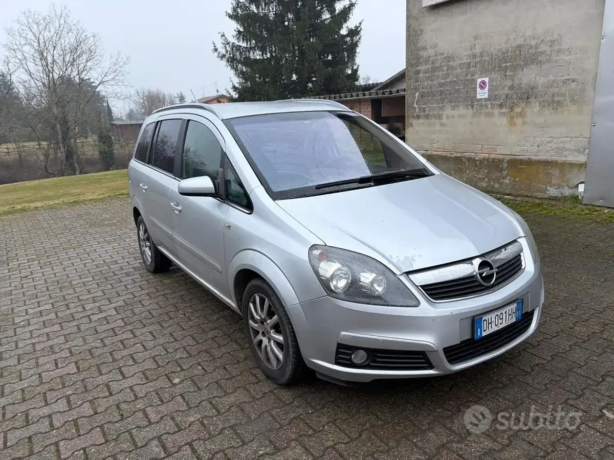Usata Opel Zafira 94 CV (69 kW) 2007 Grigio Monovolume