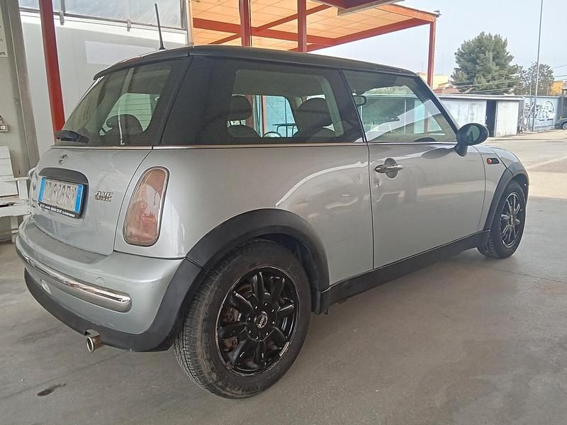 Usata Mini ONE 90 CV (66 kW) 2002 Grigio Utilitaria