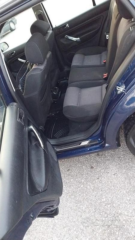 Usata VW Golf IV R 75 CV (55 kW) 2000 Blu Utilitaria