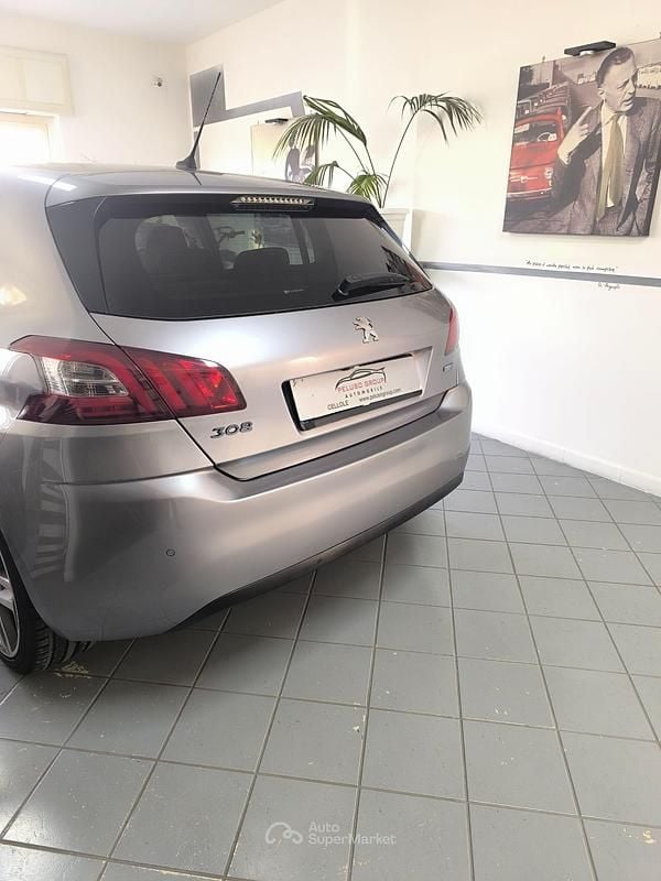 Usata Peugeot 308 120 CV (88 kW) 2015 Gray Berlina