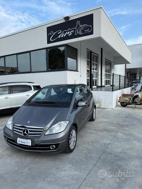 Usata Mercedes A180 Style 109 CV (80 kW) 2011 Grigio Berlina