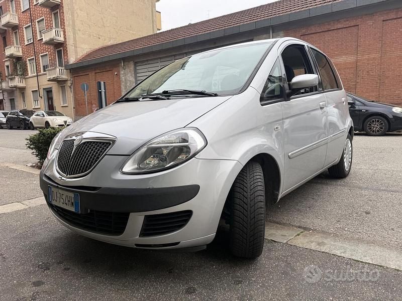 Usata Lancia Musa 77 CV (56 kW) 2007 Grigio Monovolume