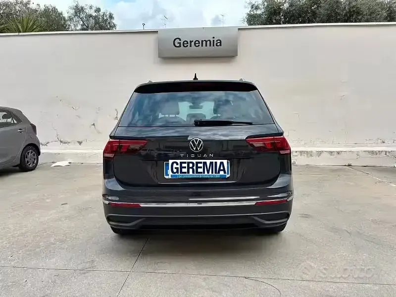 Usata VW Tiguan Life 150 CV (110 kW) 2023 Grigio SUV