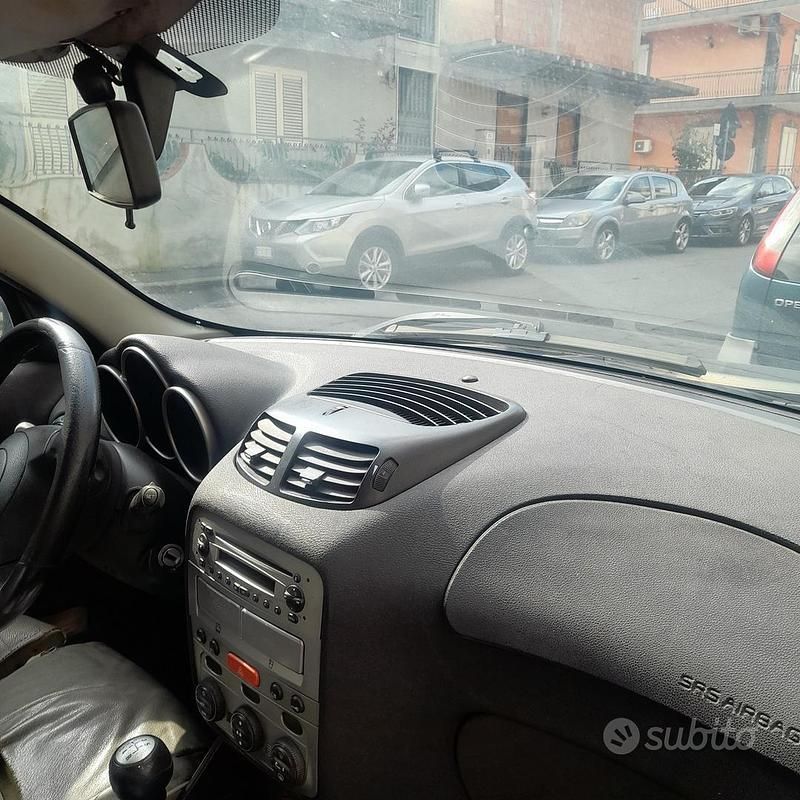 Usata Alfa Romeo 147 100 CV (73 kW) 2002 Utilitaria