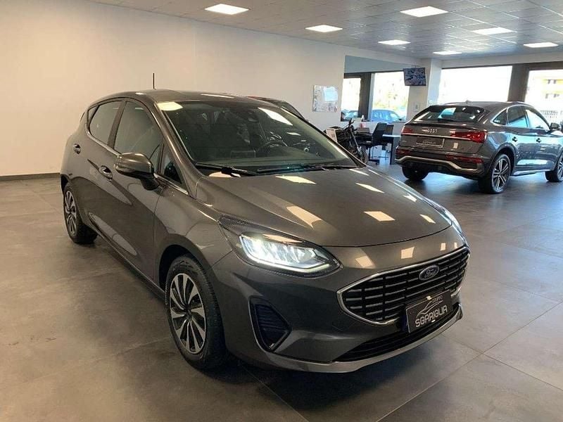 Grigio scuro Usata 2023 Ford Fiesta Titanium Due volumi | 13.900 € (Buon prezzo) - Immagine 1/4