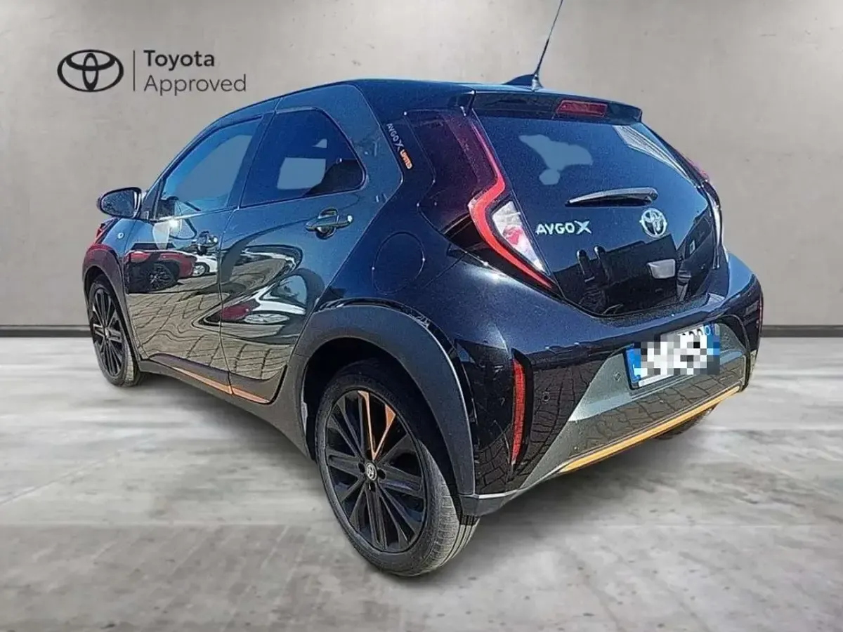 Usata Toyota Aygo X Limited 72 CV (52 kW) 2022 Cardamom green & black SUV