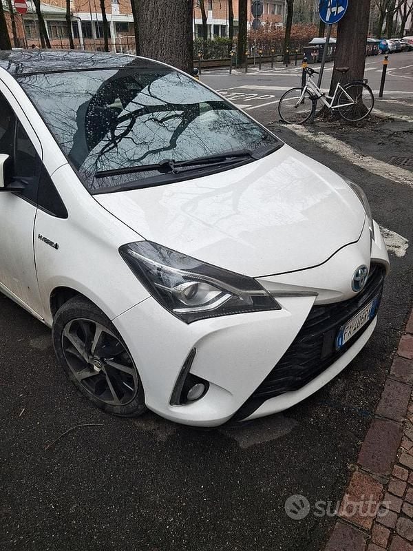 Second-hand Toyota Yaris Business Edition 105 CP (77 kW) 2019 Alb Hatchback