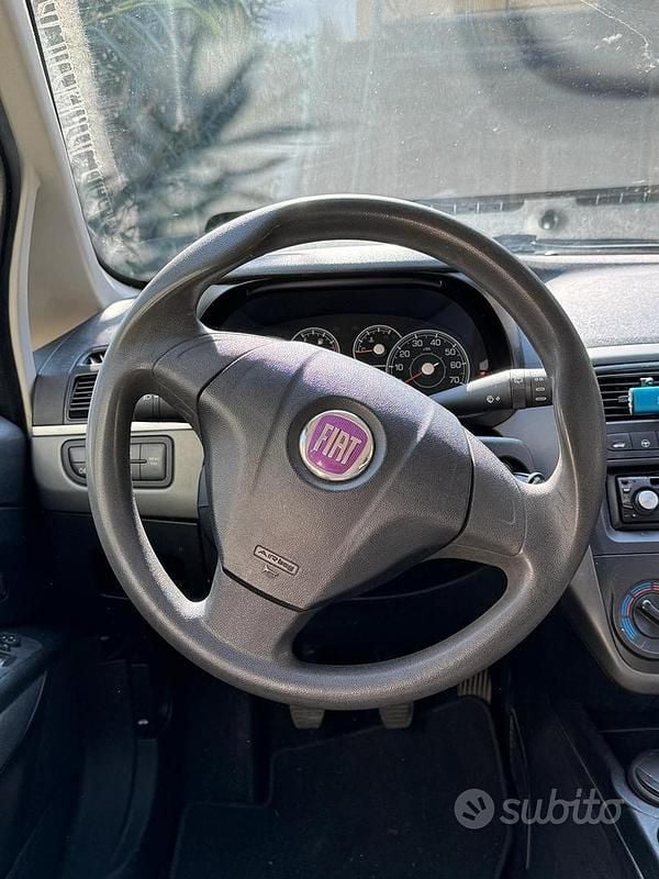 Usata Fiat Grande Punto 65 CV (47 kW) 2007 Grigio Utilitaria