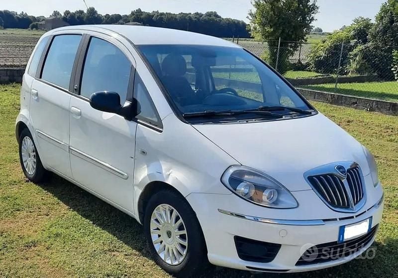 Usata Lancia Musa 77 CV (56 kW) 2012 Bianco Monovolume