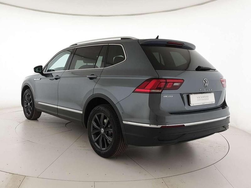 Usata VW Tiguan Allspace Life 150 CV (110 kW) 2022 Platinum grey metallizzato SUV