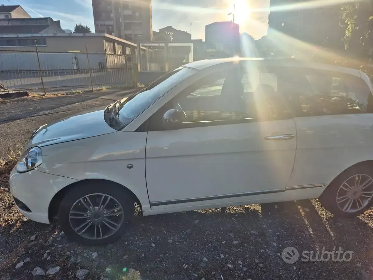Usata Lancia Ypsilon 69 CV (50 kW) 2011 Bianco Utilitaria