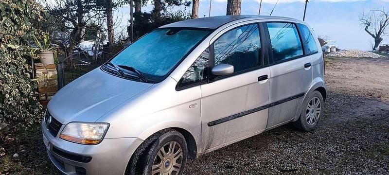 Usata Fiat Idea Active 95 CV (69 kW) 2004 Argento Monovolume