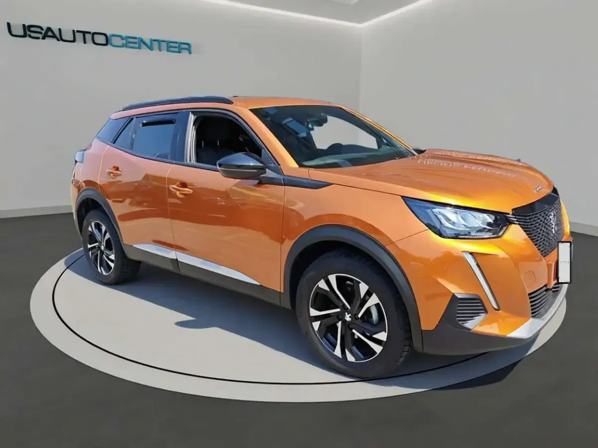 Usata Peugeot 2008 Allure 131 CV (96 kW) 2022 Arancione SUV