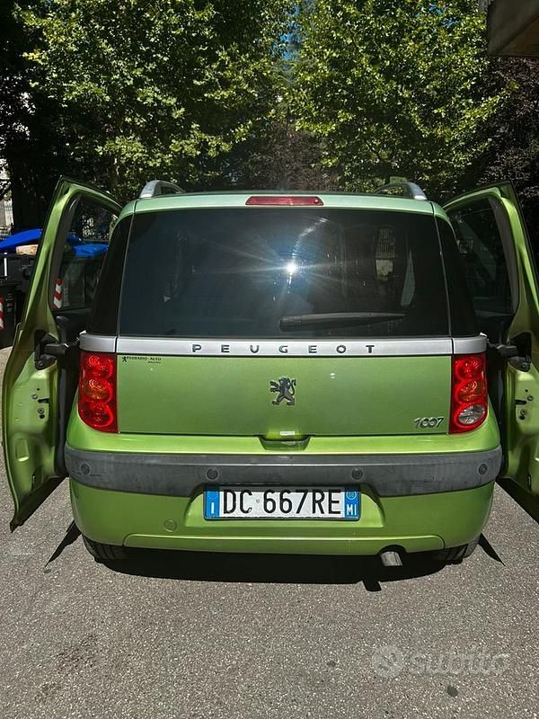 Usata Peugeot 1007 68 CV (50 kW) 2006 Verde Monovolume