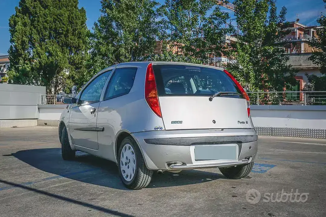 Usata Fiat Punto 86 CV (63 kW) 2002 Grigio Utilitaria