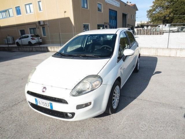 Bianco Usata 2015 Fiat Punto Street Due volumi | 2000 € (Buon prezzo) - Immagine 1/4