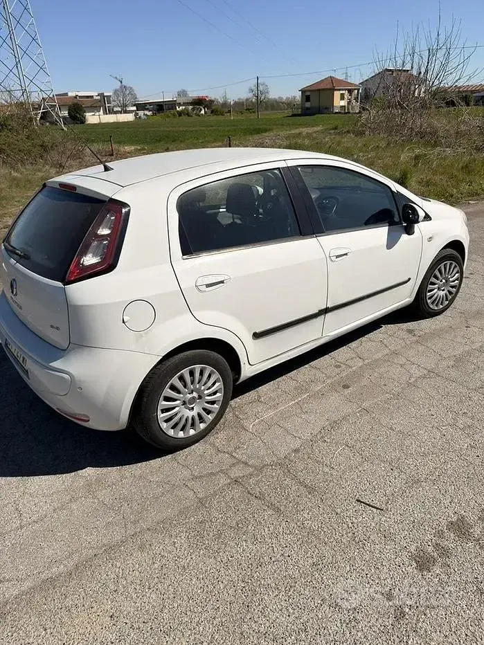 Usata Fiat Grande Punto 77 CV (56 kW) 2009 Bianco Utilitaria