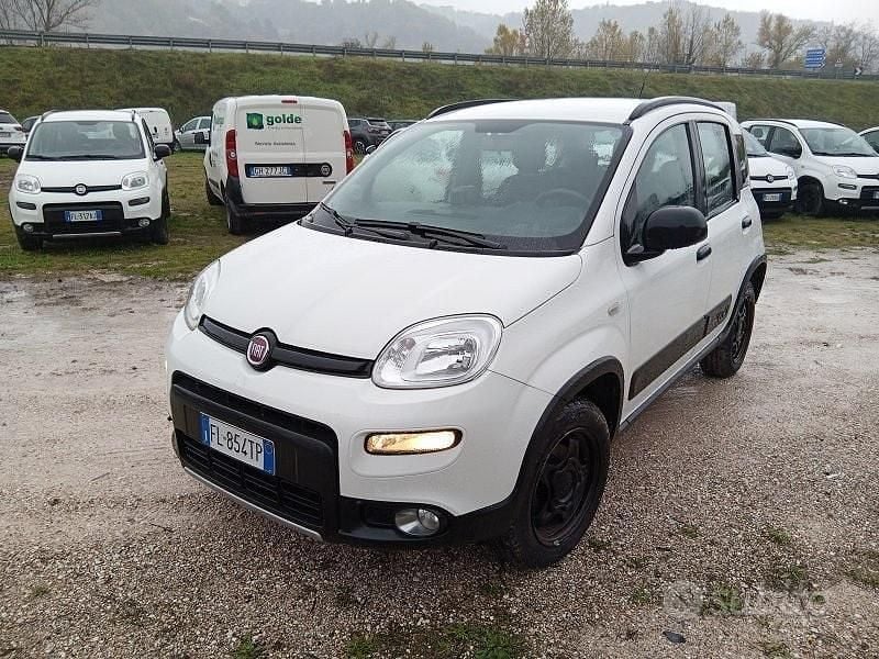 Usata Fiat Panda 4x4 S 85 CV (62 kW) 2017 Bianco Utilitaria
